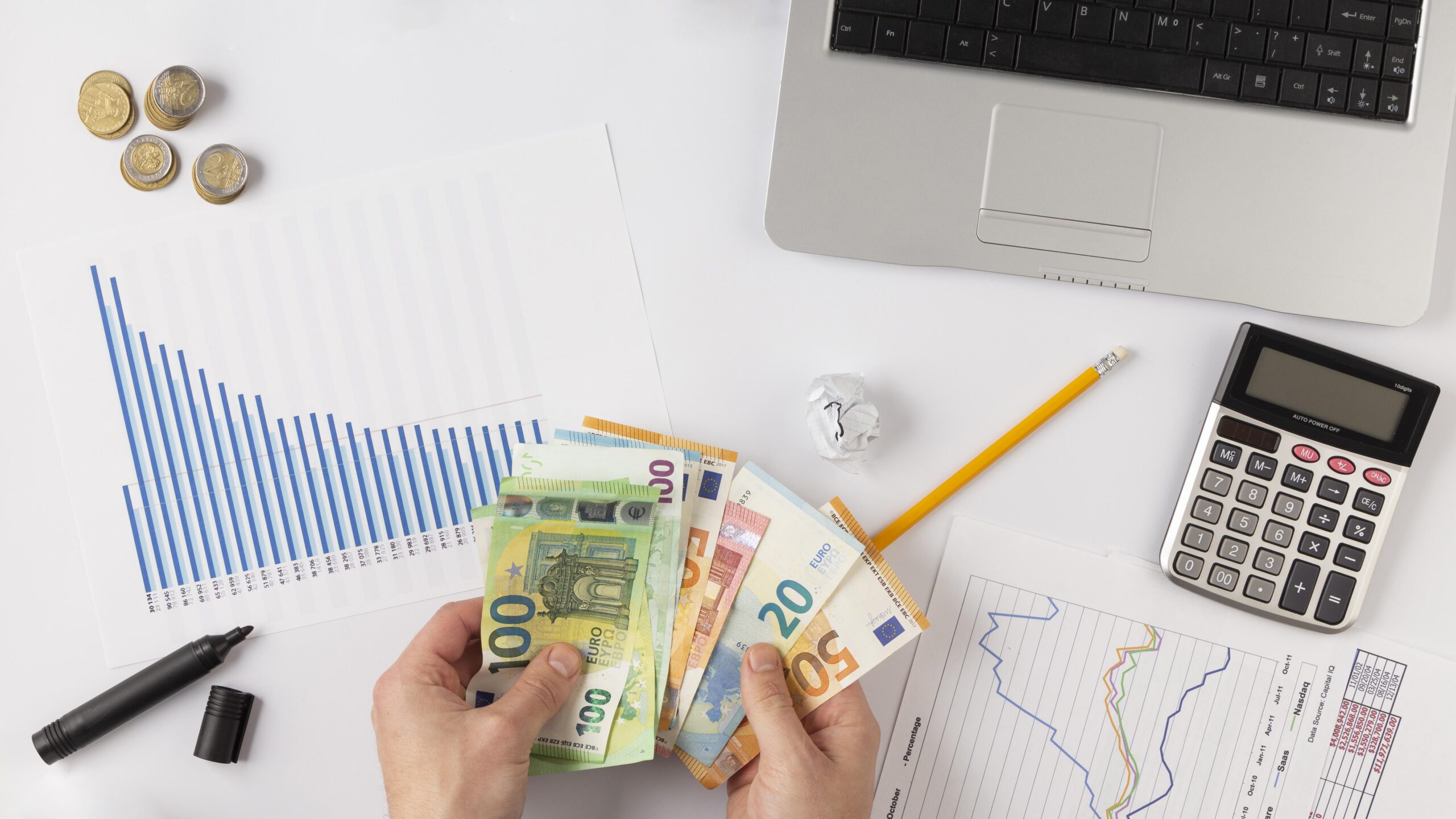 iemand die geld verdient vanuit zijn huis