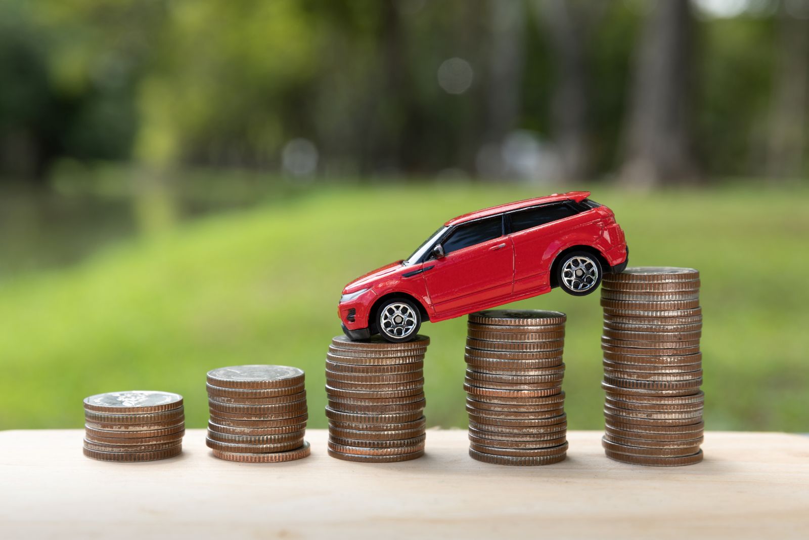 Foto van auto en geld